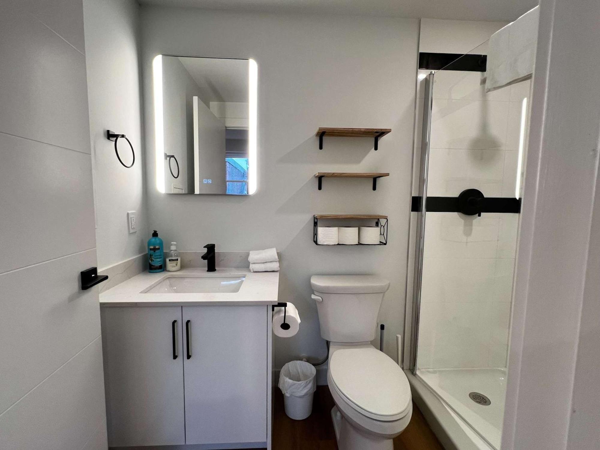 Apartment Refined Living, Unit 606 *