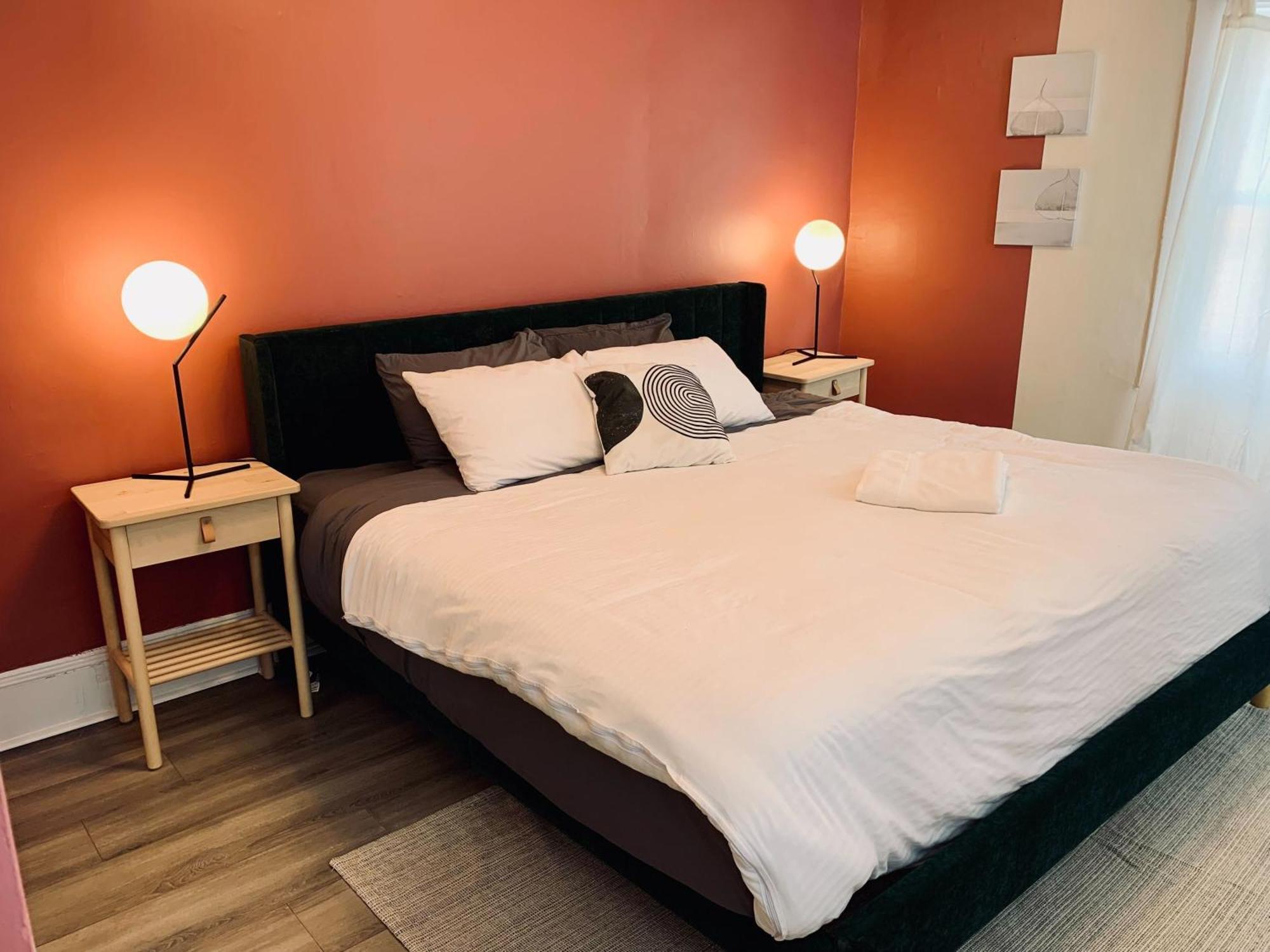Stylish 2-bdrm Unit #3, Close To Downtown Apartment Halifax