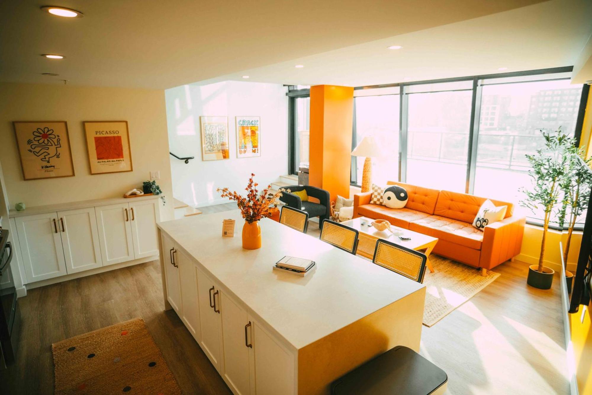 New Cozy Downtown Loft With Free Parking *