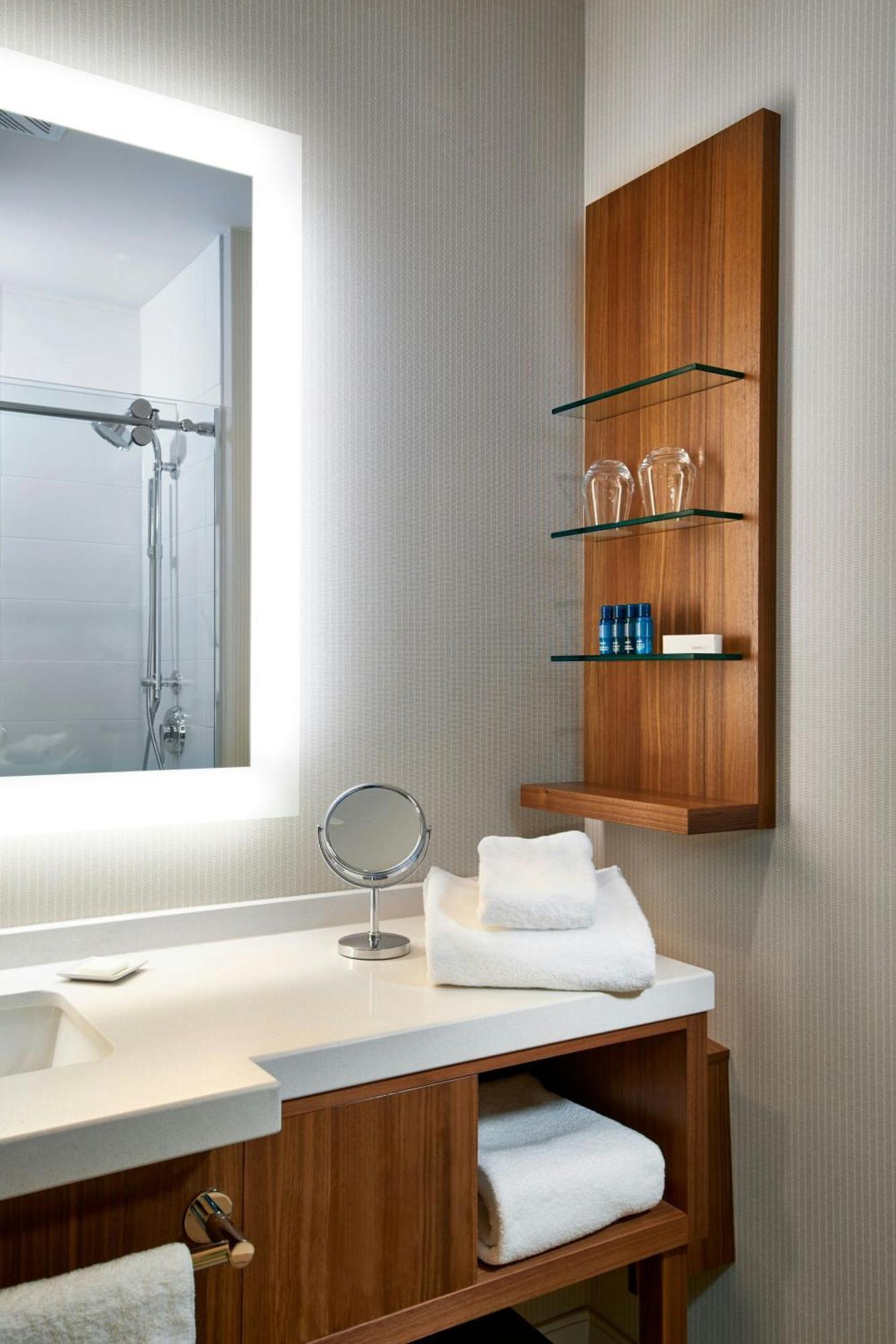 Delta By Marriott Dartmouth Hotel 4*