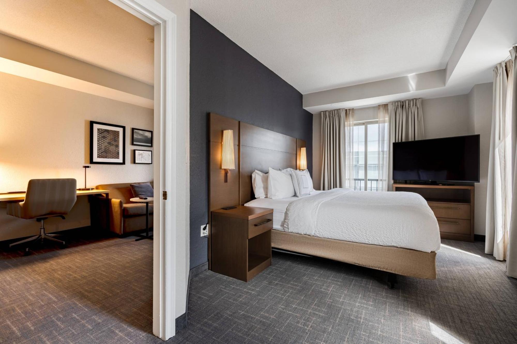 By Marriott Downtown 4* Halifax