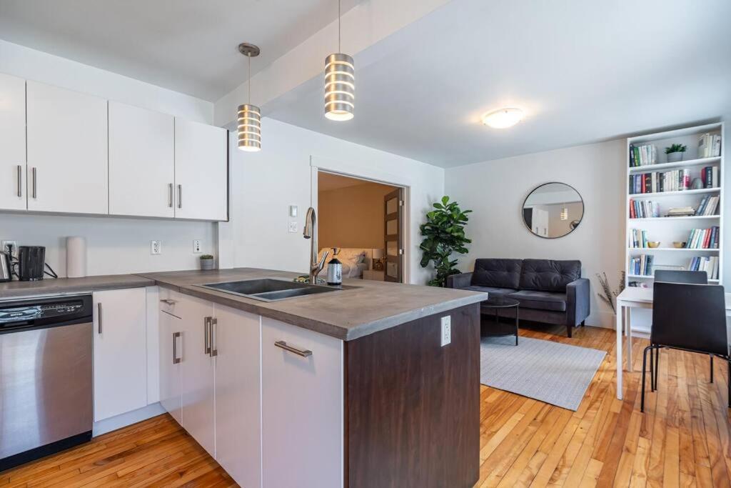 Gorgeous & Sunny Executive #2, Ac * Halifax