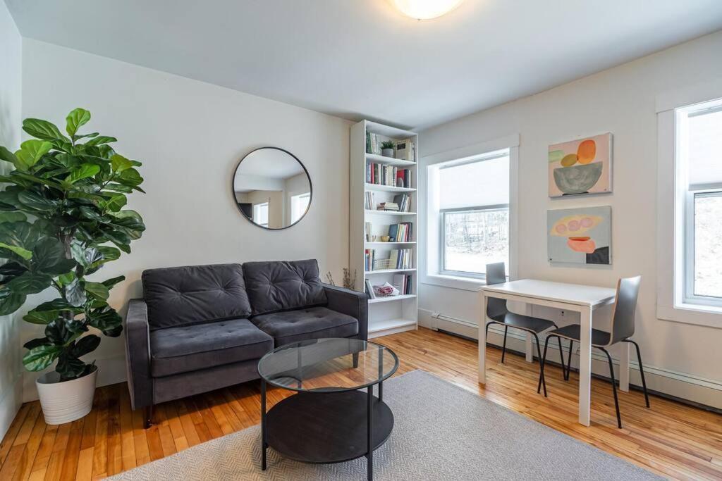 Apartment Gorgeous & Sunny Executive #2, Ac Halifax