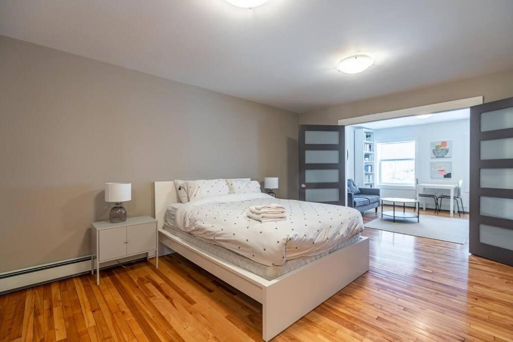 Gorgeous & Sunny Executive #2, Ac * Halifax