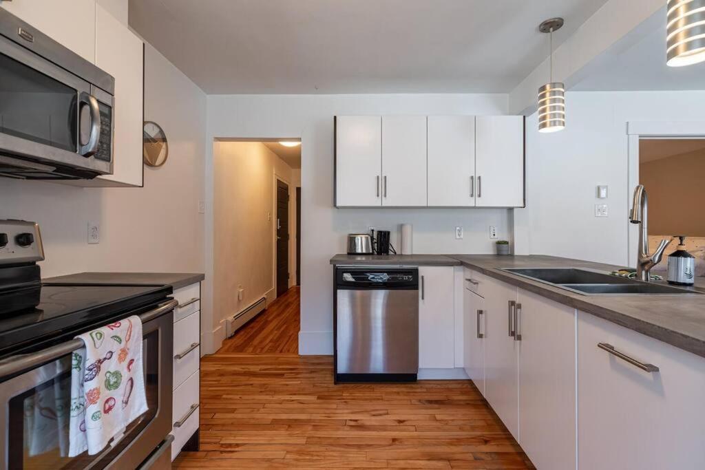 Apartment Gorgeous & Sunny Executive #2, Ac Halifax