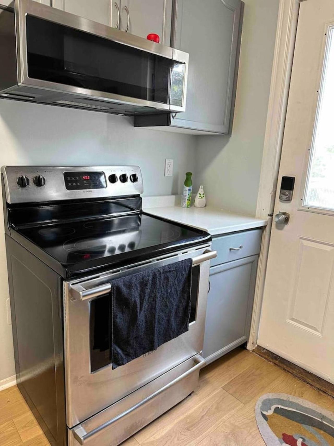 Spacious Stylish Gem Steps From The Pier