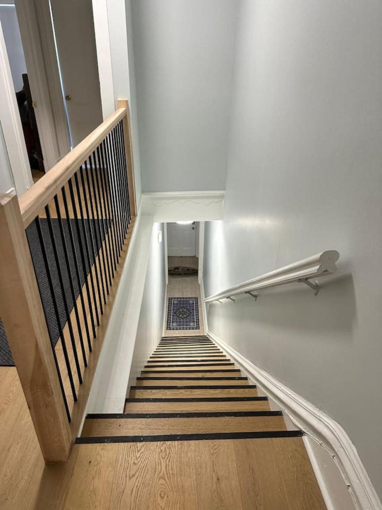 Spacious Stylish Gem Steps From The Pier Apartment