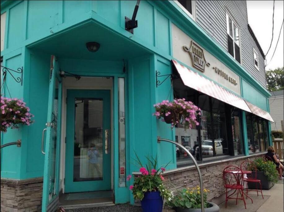 Quaint Loft With Ac Abundance Of Sunlight, Unit #4 * Halifax