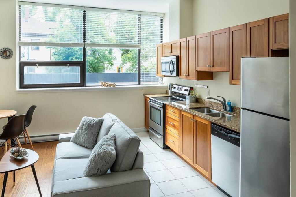 Apartment Quaint Loft With Ac Abundance Of Sunlight, Unit #4 *