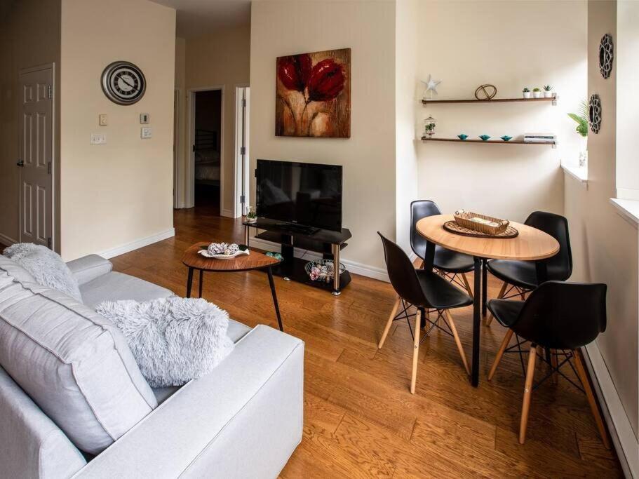 Quaint Loft With Ac Abundance Of Sunlight, Unit #4 Apartment Halifax