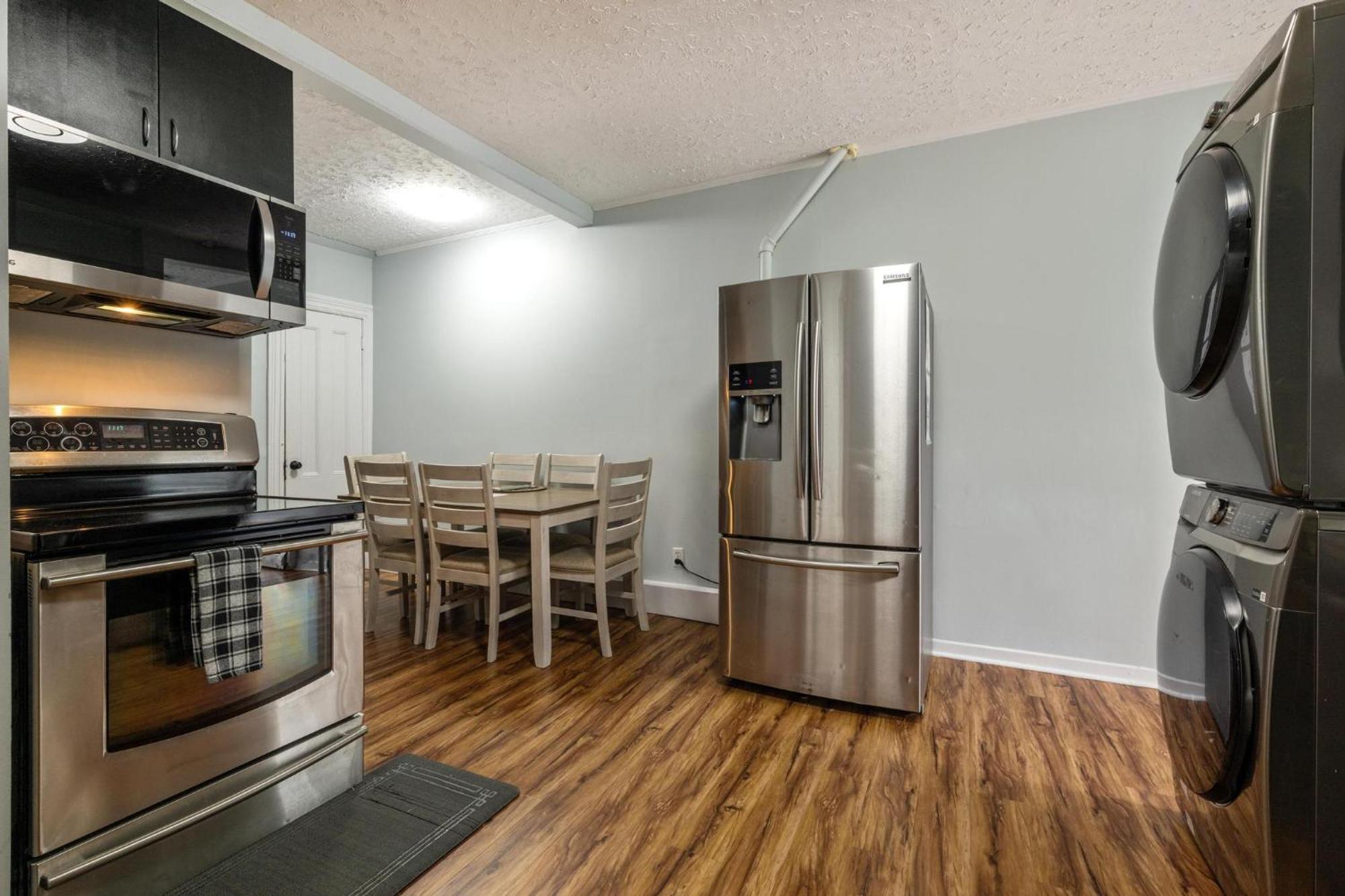 Apartment Spacious Urban Gem Steps From The Pier Parking *