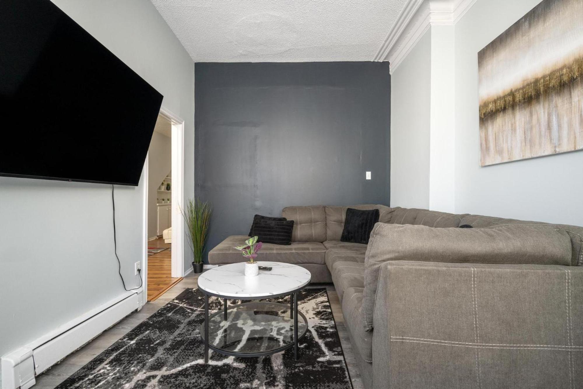 Spacious Urban Gem Steps From The Pier Parking * Halifax