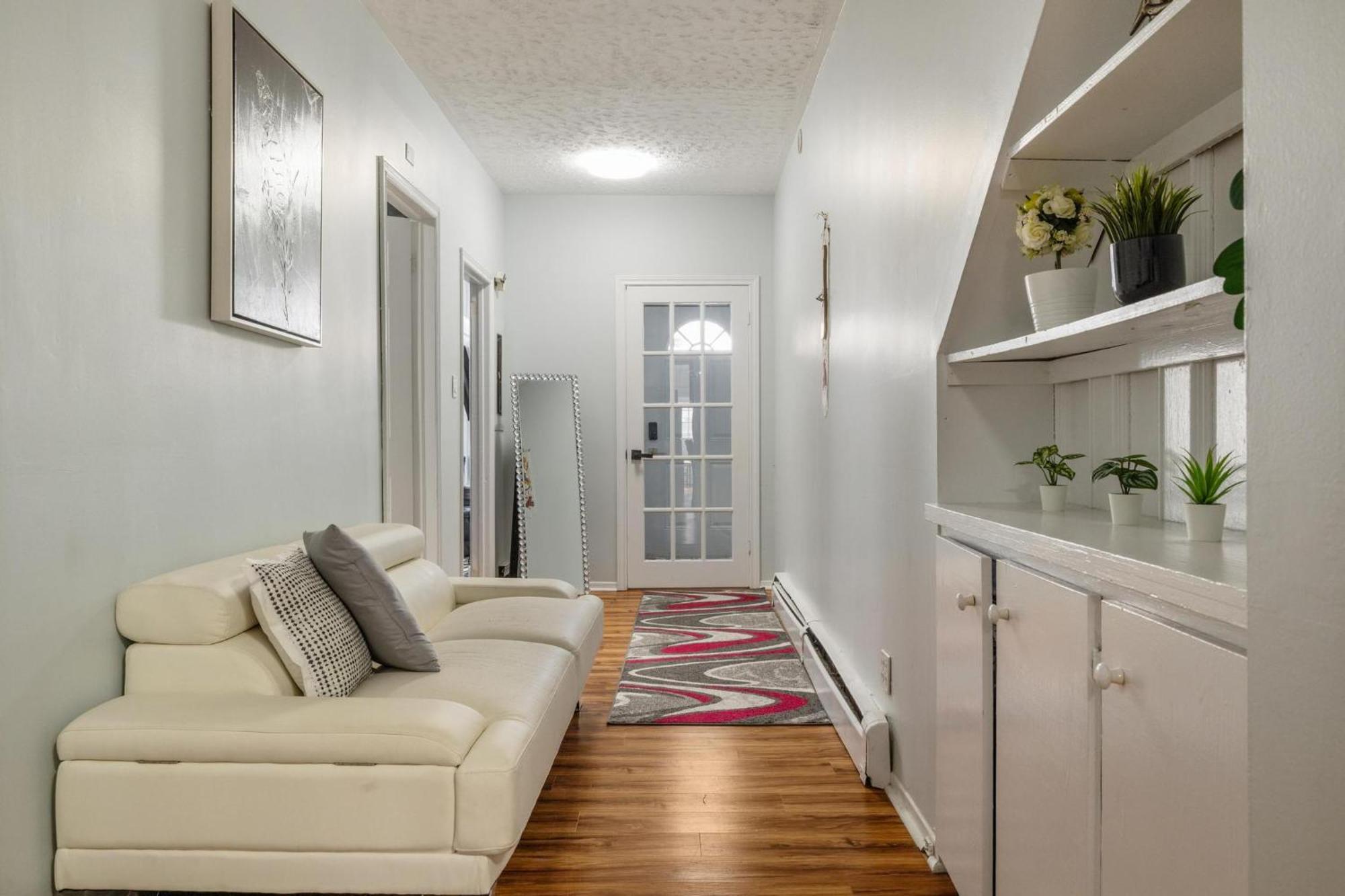 Spacious Urban Gem Steps From The Pier Parking Apartment