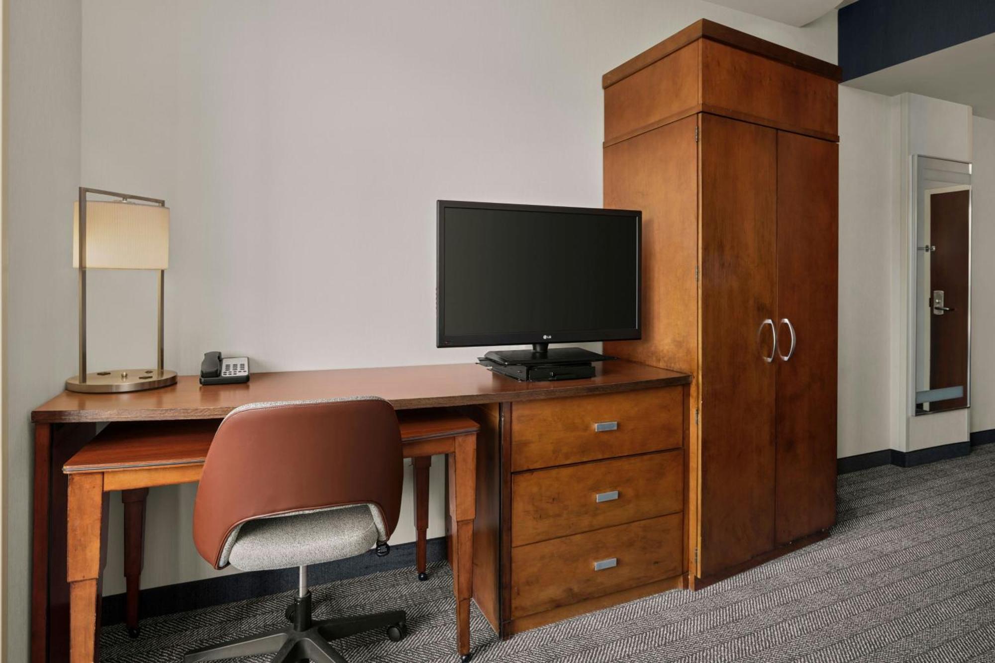 Courtyard By Marriott Downtown Hotel Halifax