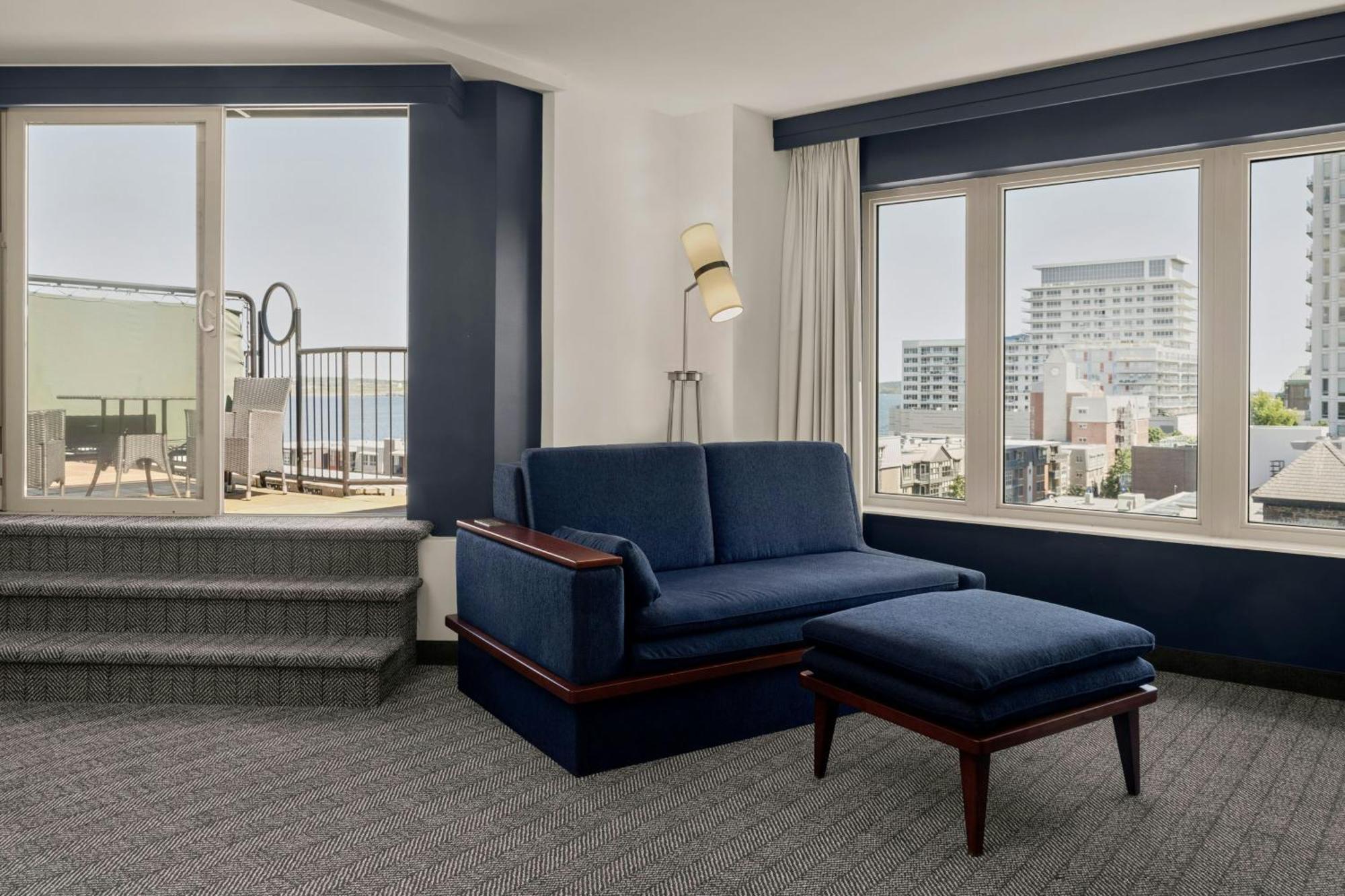 Courtyard By Marriott Downtown 3*