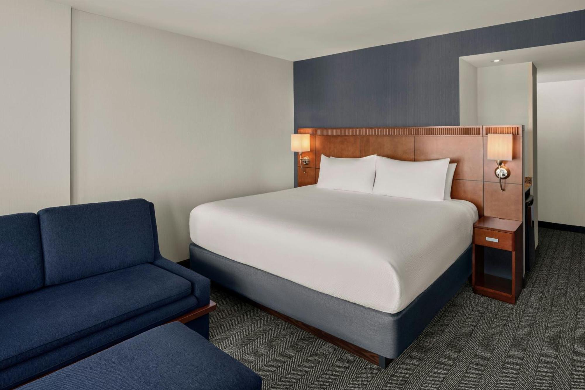 Courtyard By Marriott Downtown