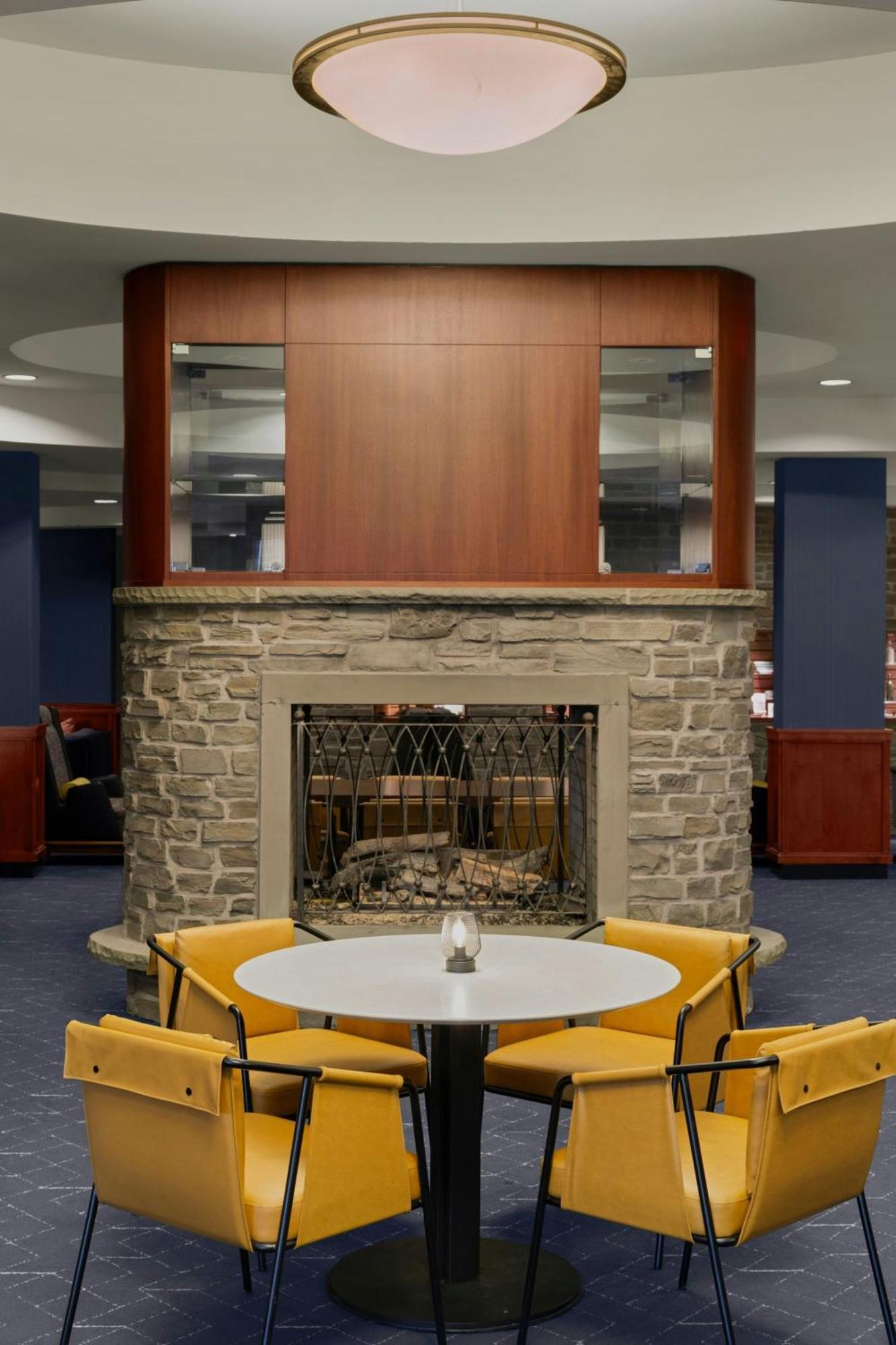 Courtyard By Marriott Downtown 3*
