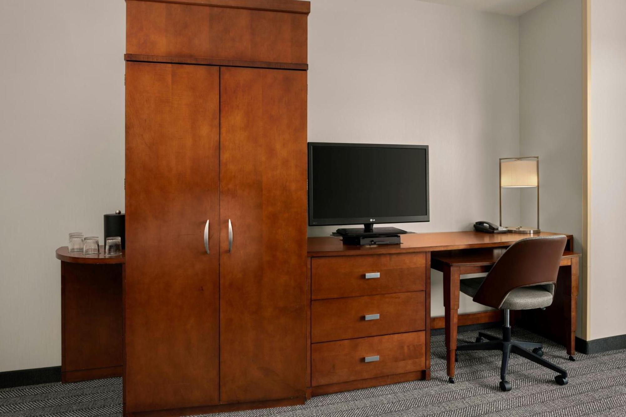 Courtyard By Marriott Downtown Halifax