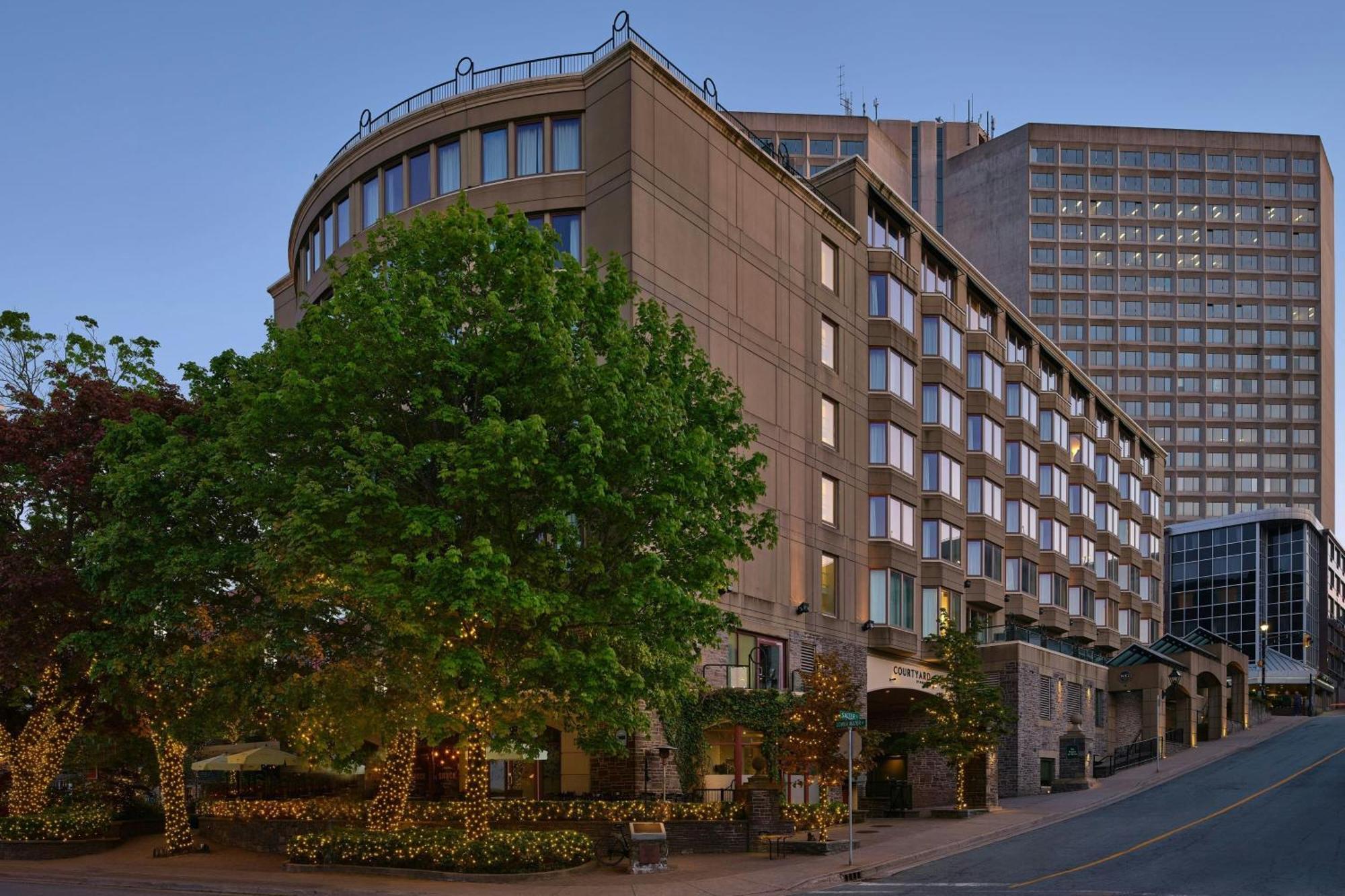 Courtyard By Marriott Downtown