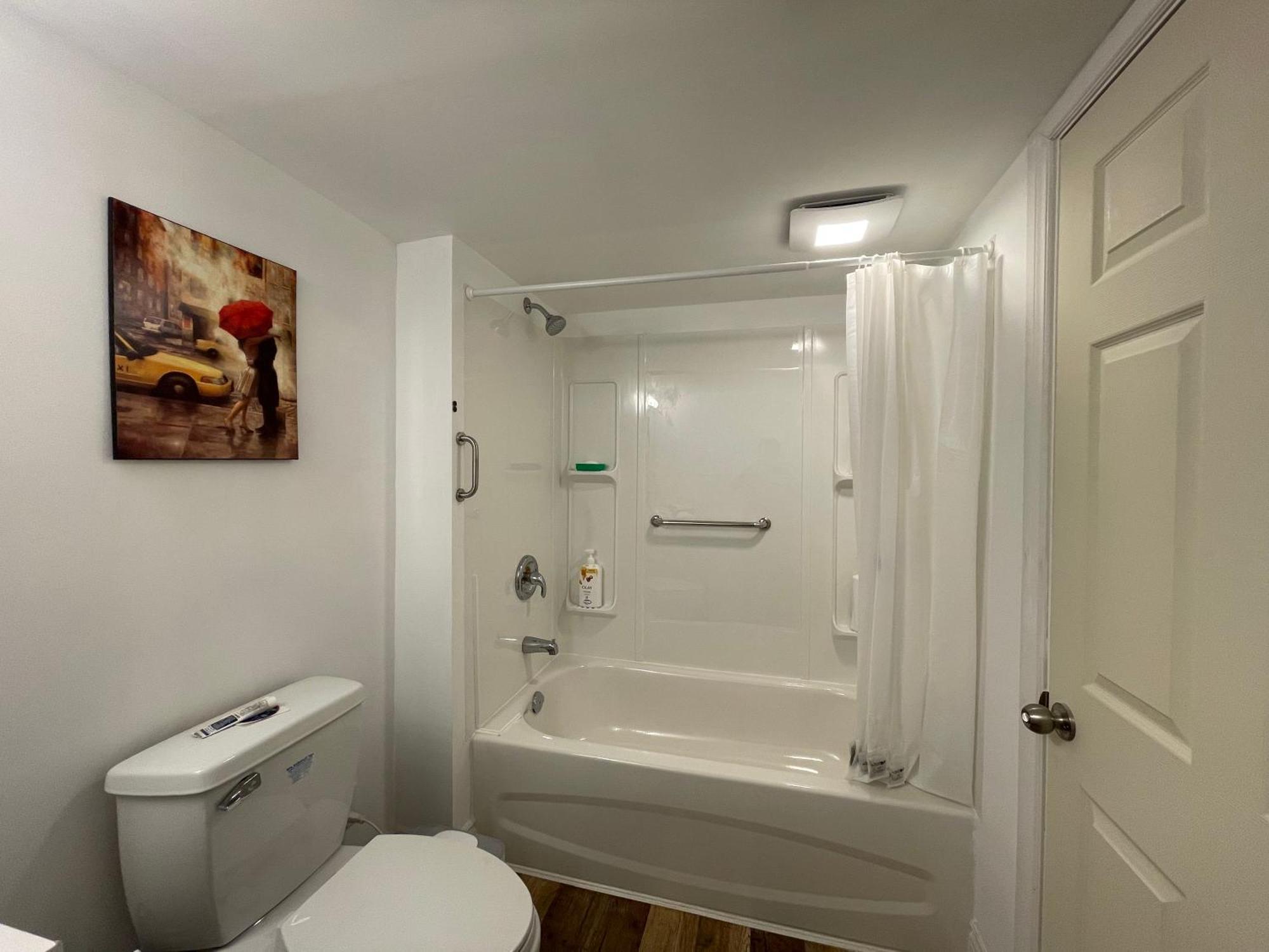 Quiet And Private Bachelor Unit Apartment Halifax