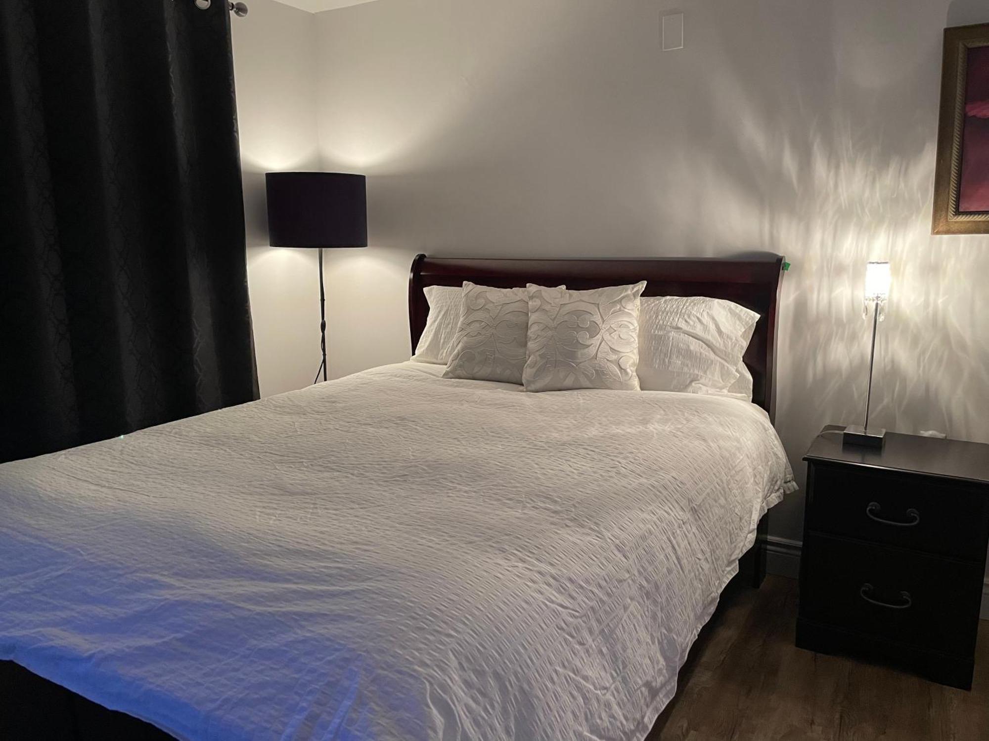 Quiet And Private Bachelor Unit Apartment *