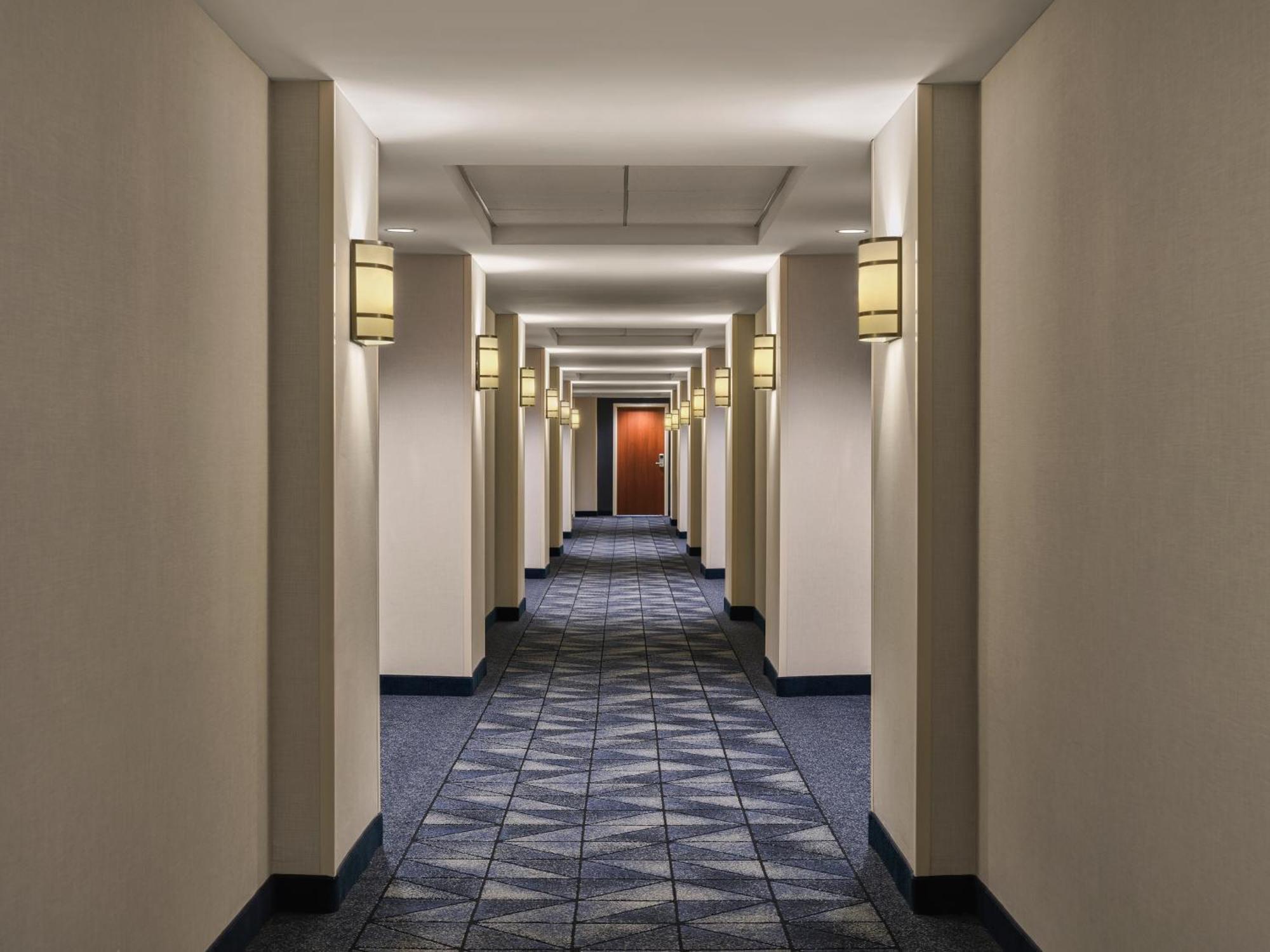 Courtyard By Marriott Downtown 3*