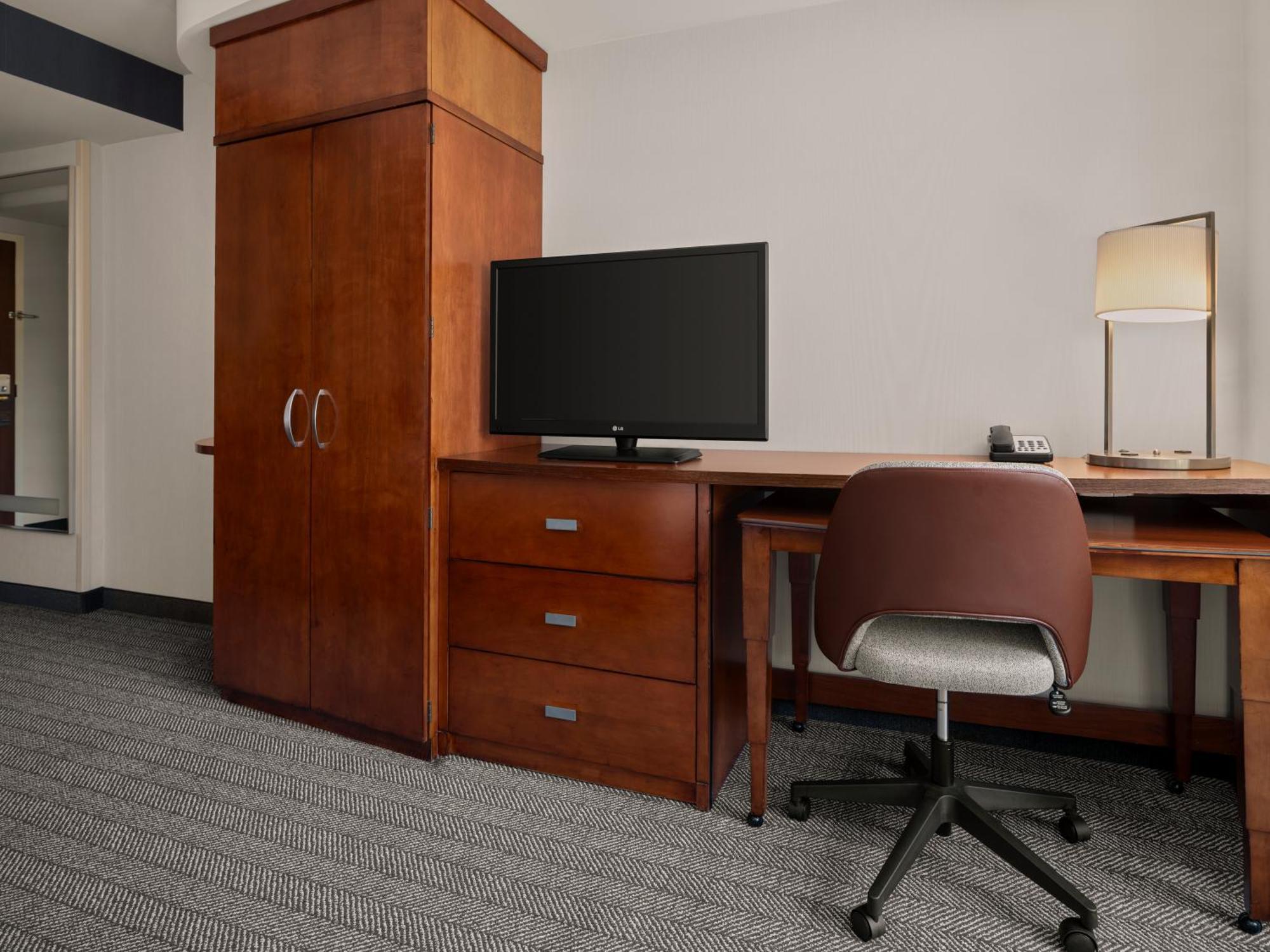 Courtyard By Marriott Downtown Halifax