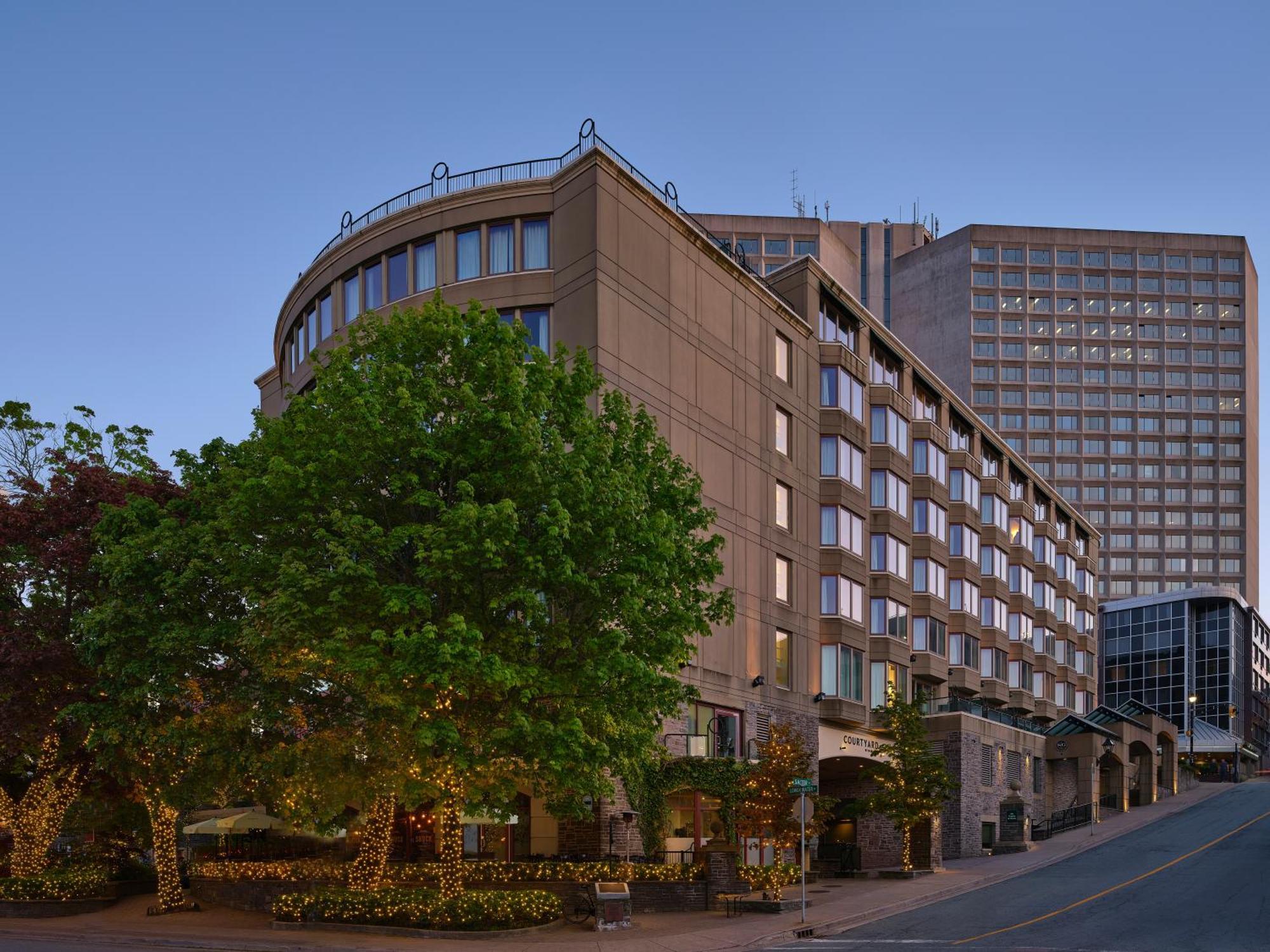 Courtyard By Marriott Downtown
