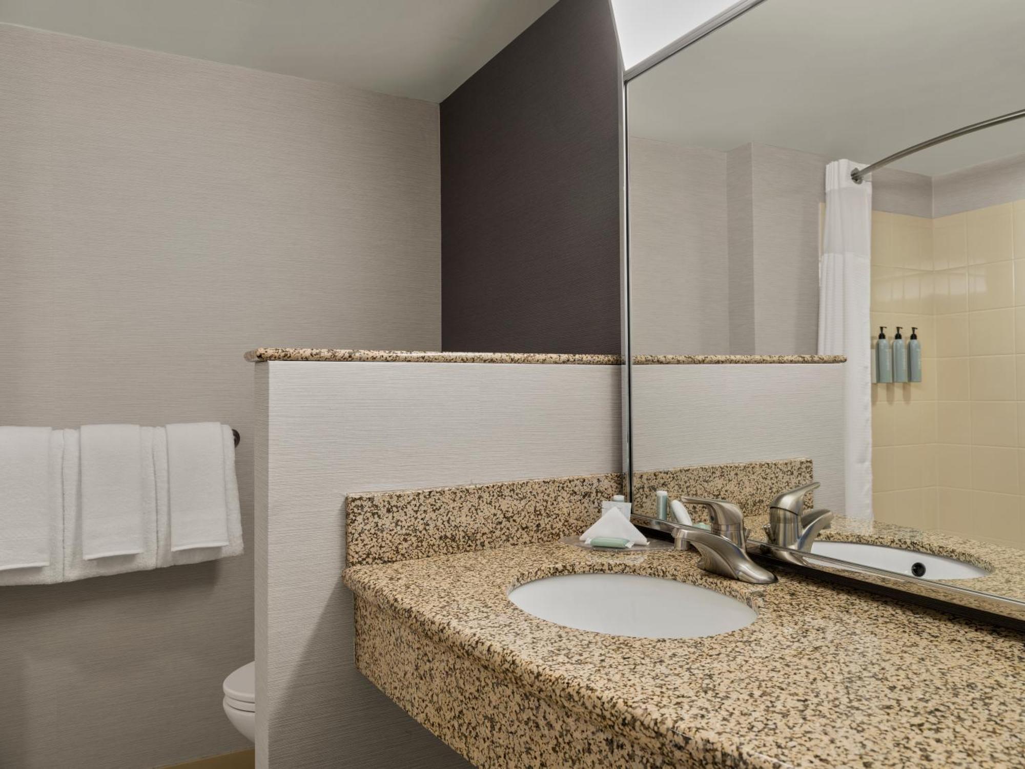 Courtyard By Marriott Downtown Hotel Halifax