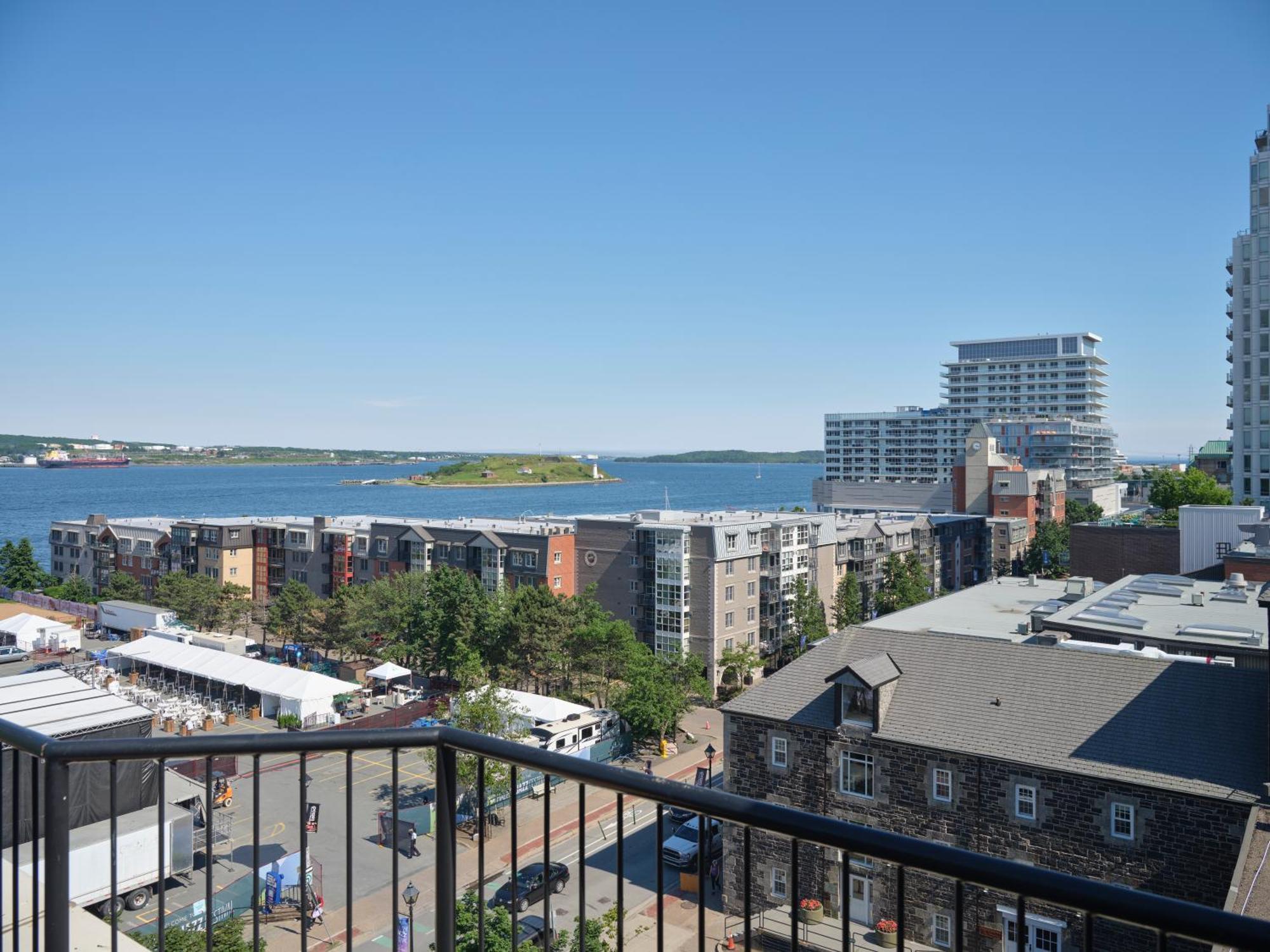 Courtyard By Marriott Downtown 3*