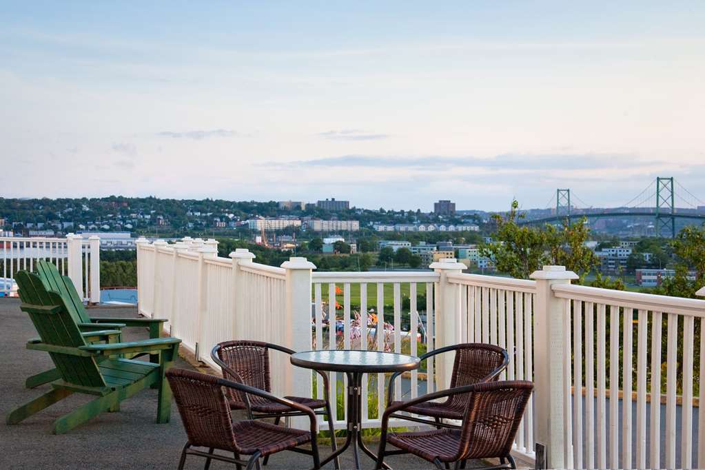 Country & Dartmouth Hotel 2*