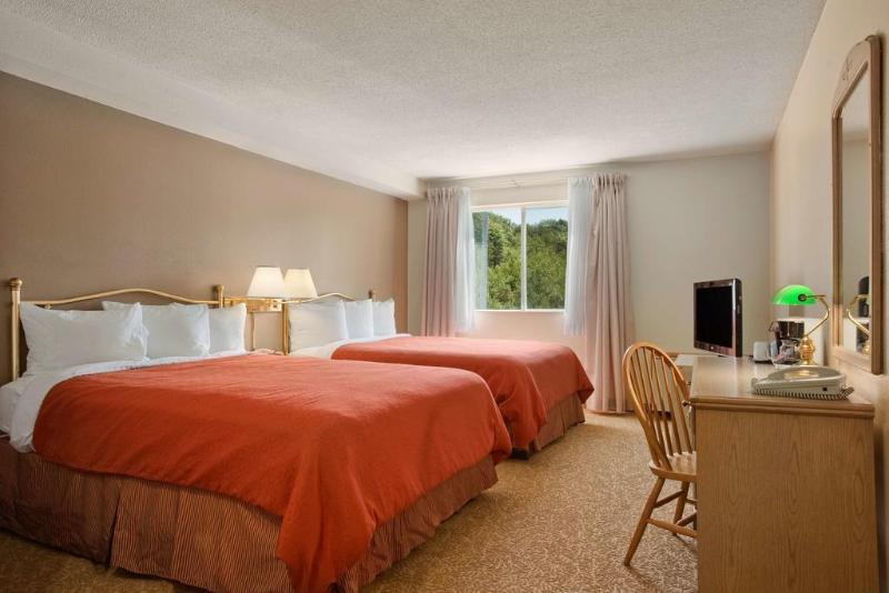 Hotel Country & Dartmouth 2*