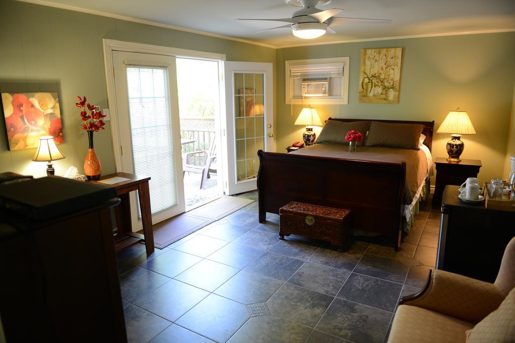 At Robie's End Bed & Breakfast 4*