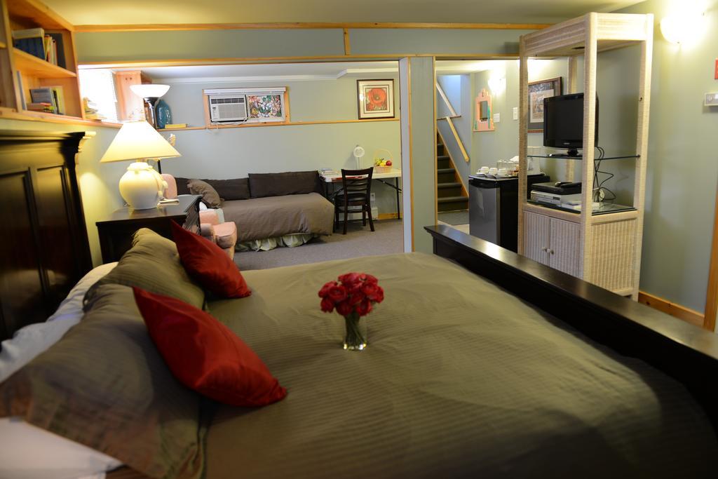 At Robie's End Bed & Breakfast 4*