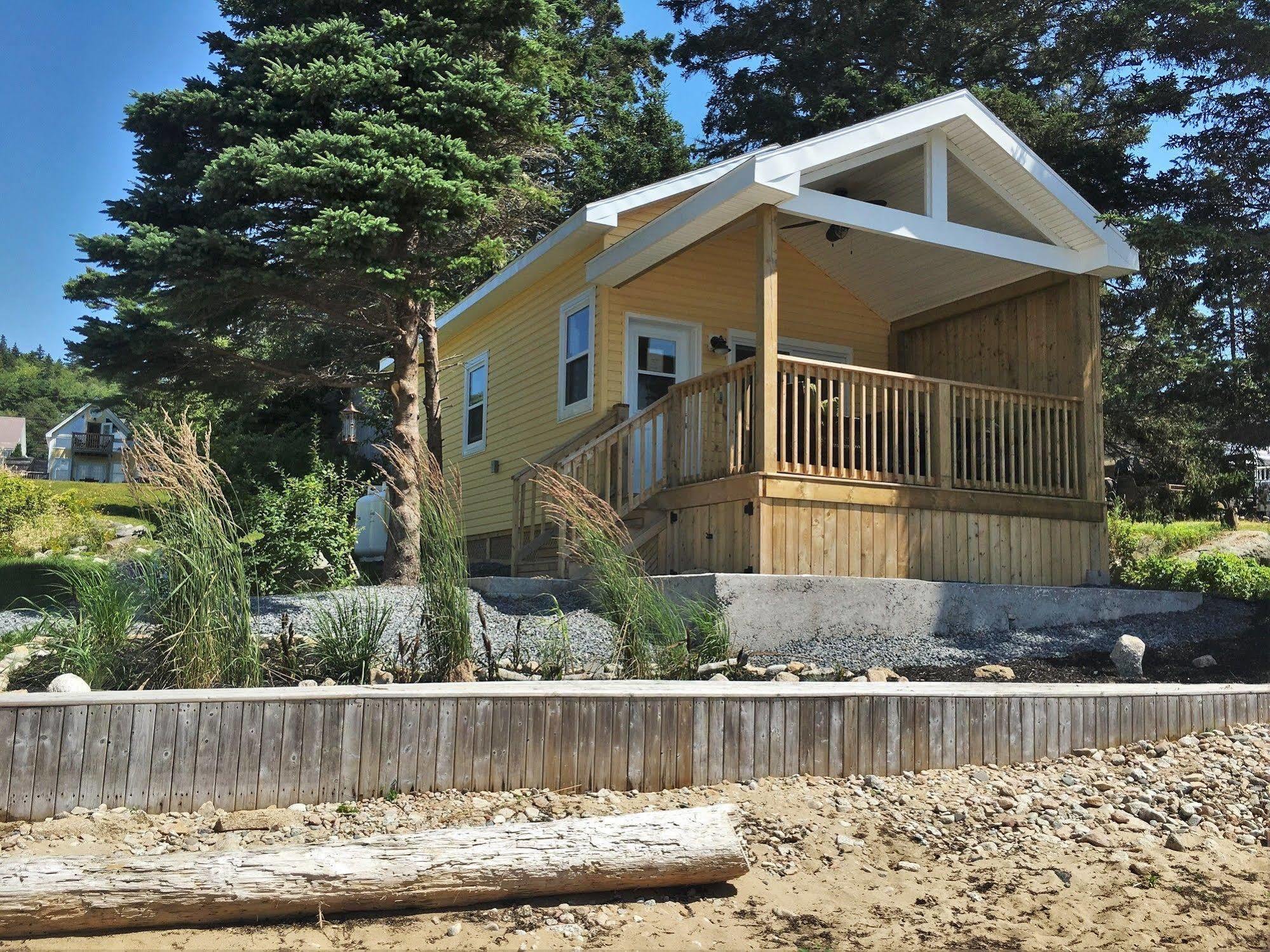 Larinda's Landing Oceanfront Cottages