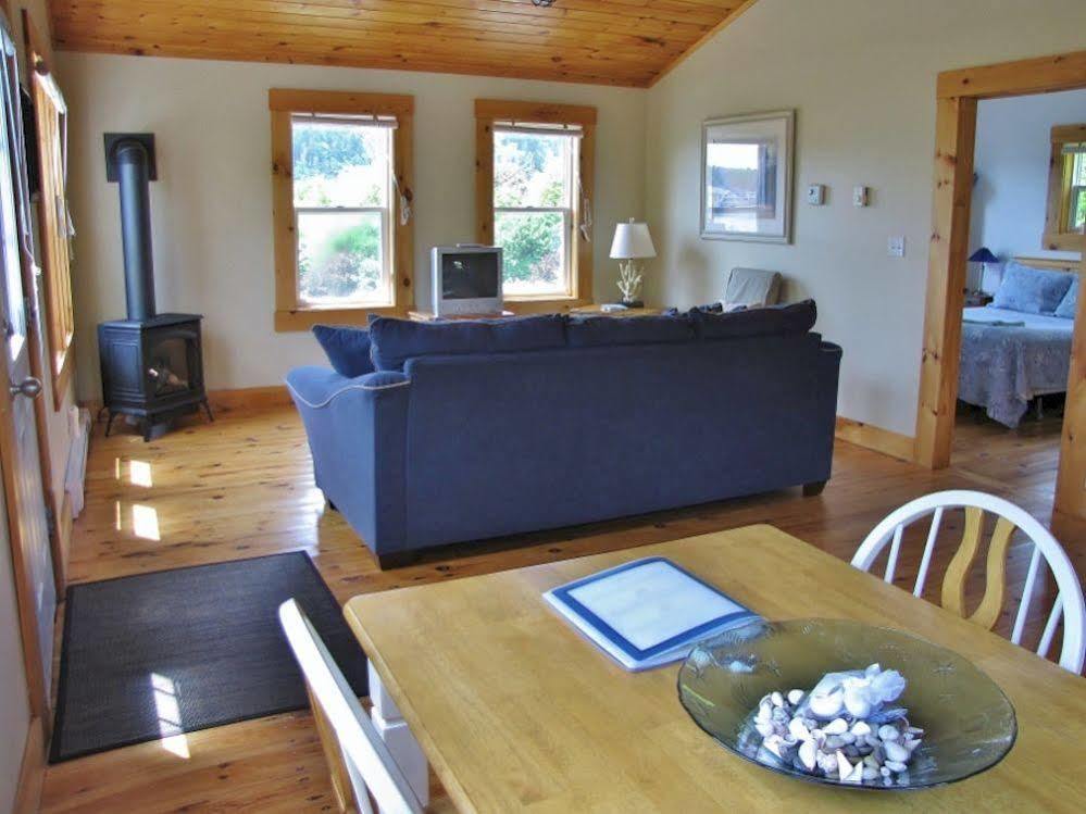 Chalet Larinda's Landing Oceanfront Cottages Halifax