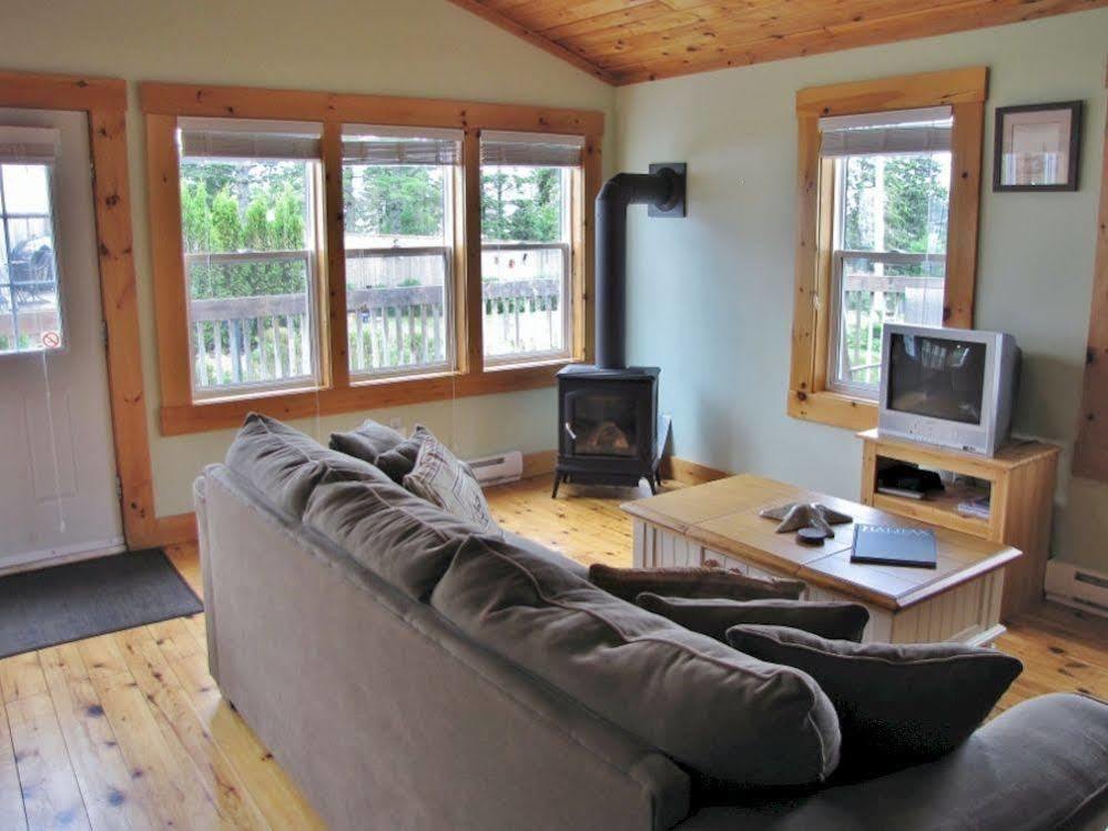 Larinda's Landing Oceanfront Cottages Chalet *