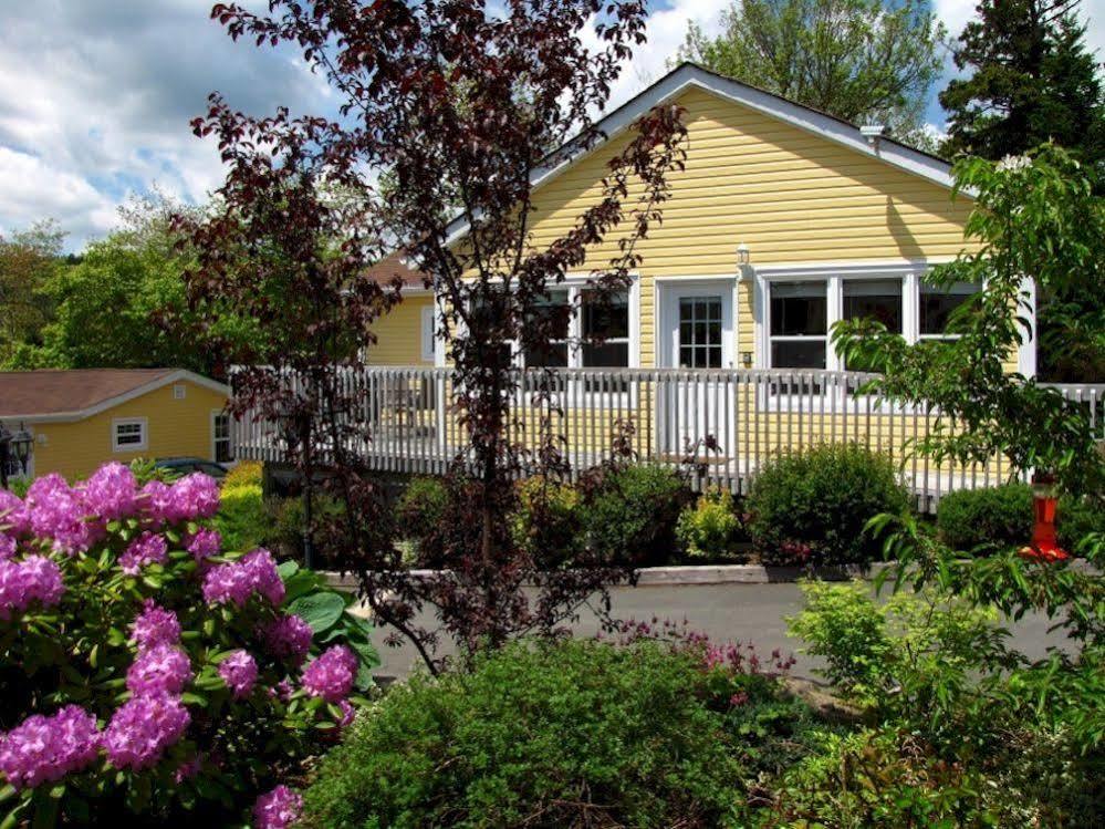 Larinda's Landing Oceanfront Cottages Chalet