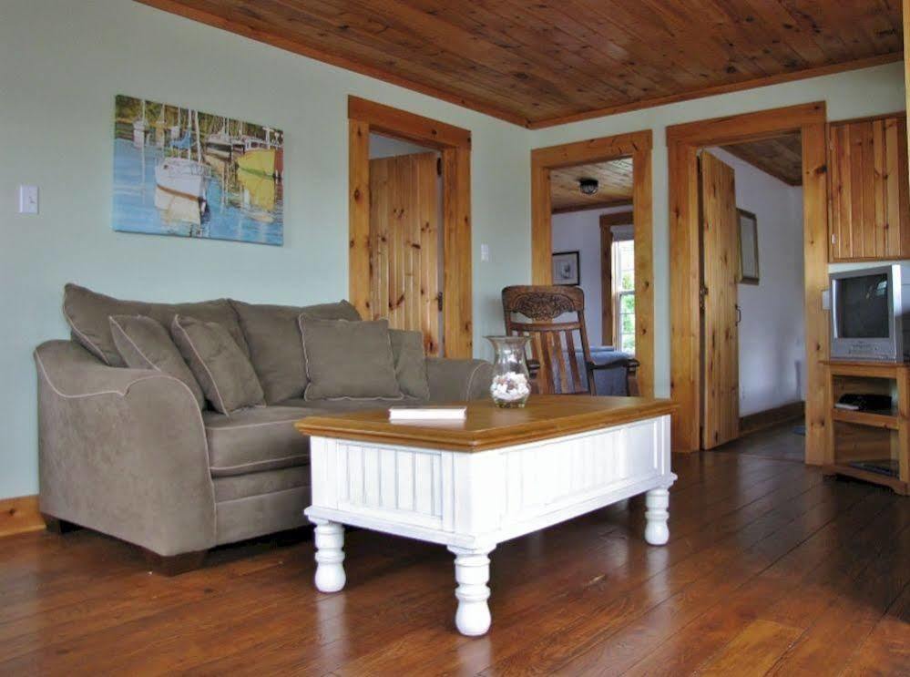Larinda's Landing Oceanfront Cottages Chalet *