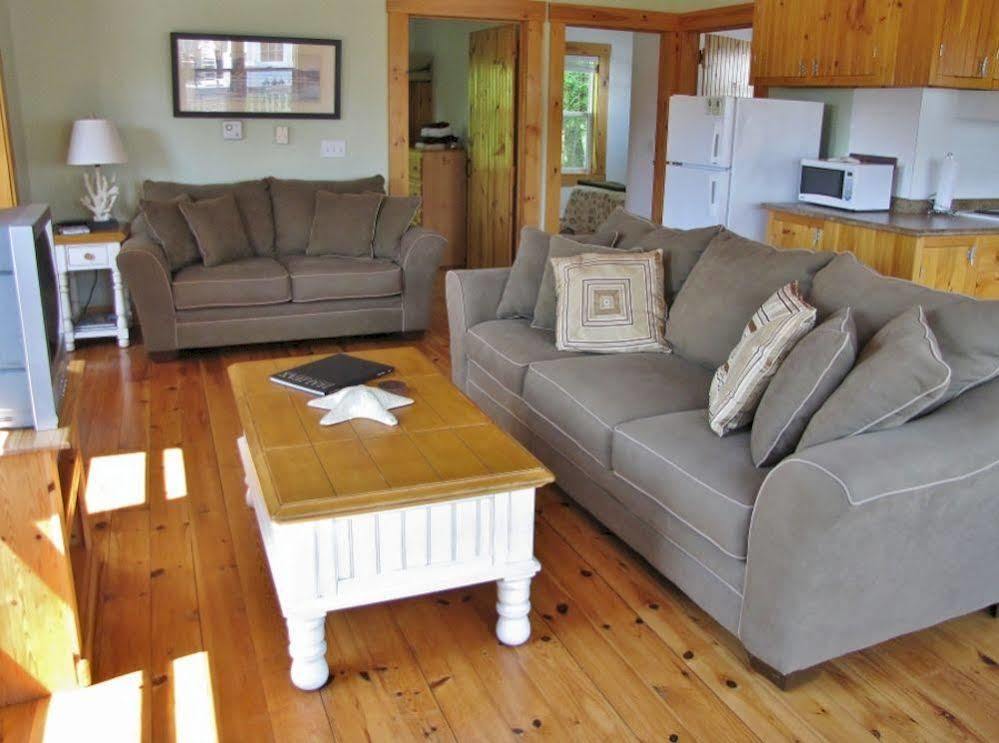 Chalet Larinda's Landing Oceanfront Cottages