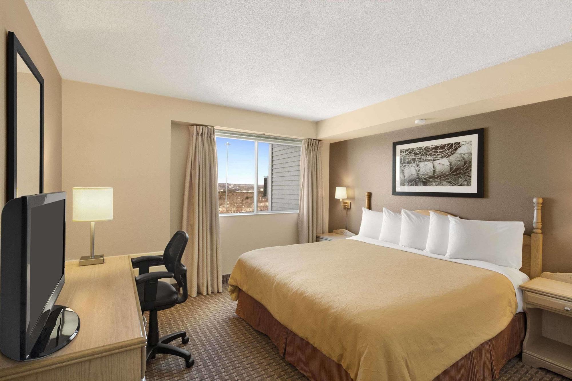 Country & Dartmouth Hotel 2*