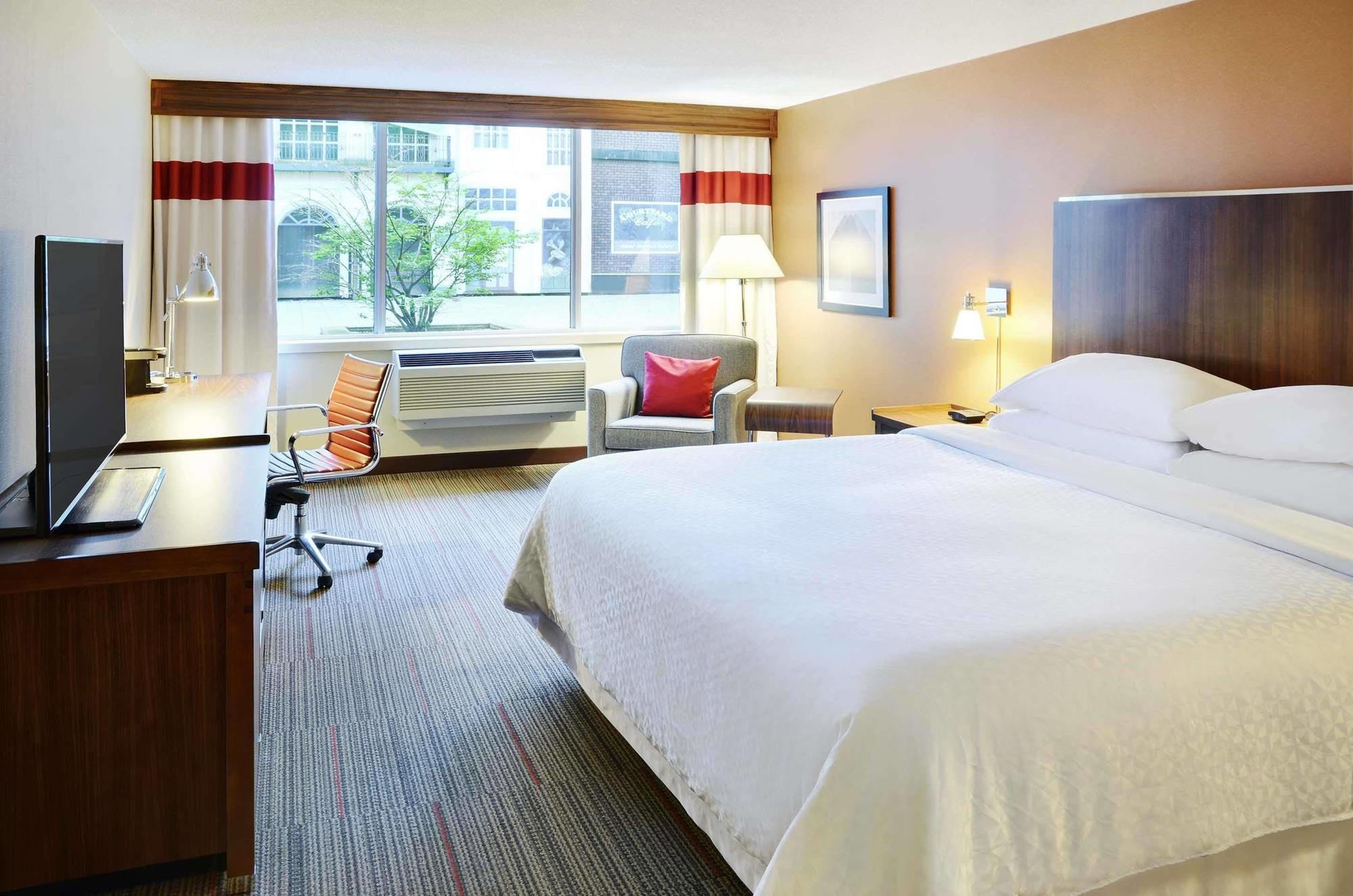 Four Points By Sheraton Hotel 4*