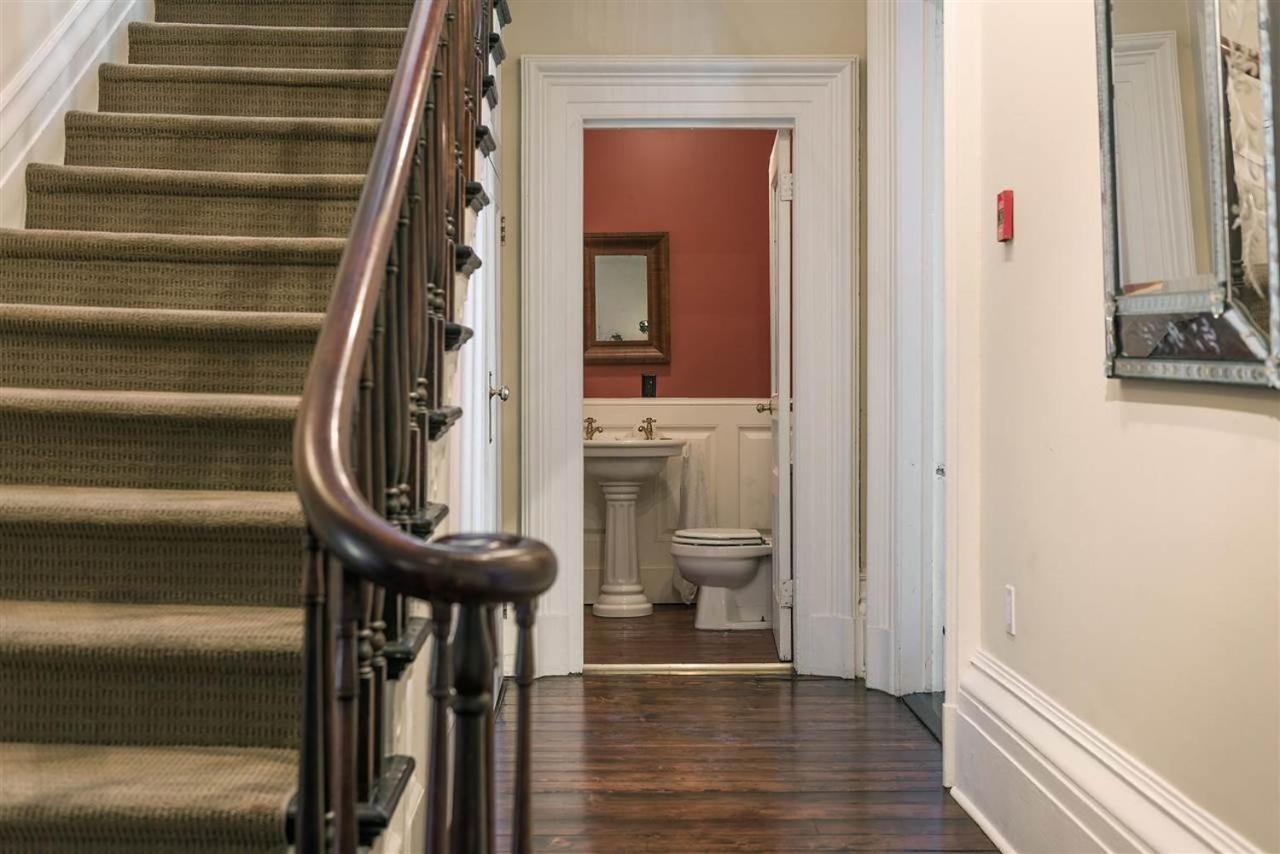 Jonathan Mccully Mansion Bed & Breakfast *