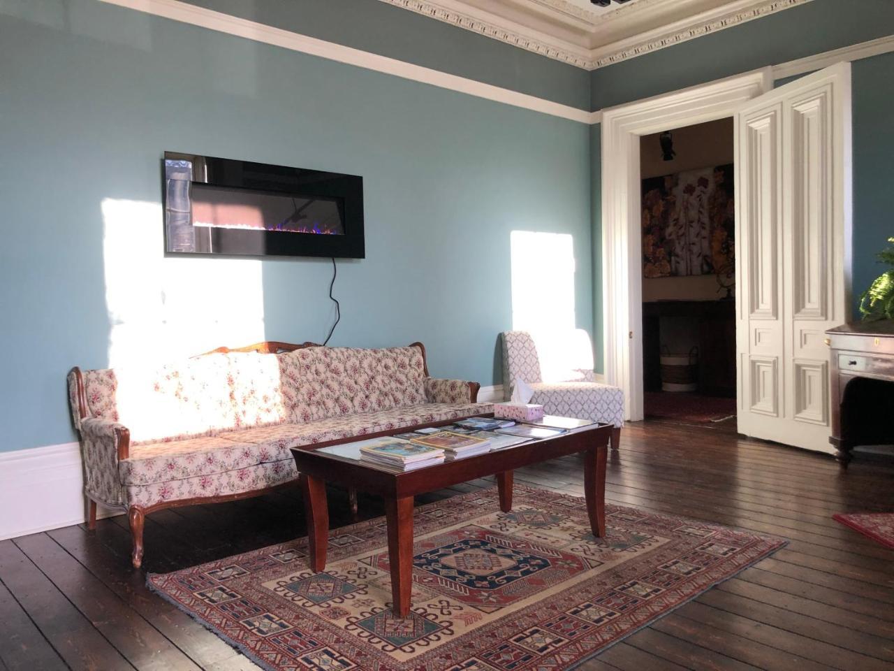 Jonathan Mccully Mansion Bed & Breakfast *