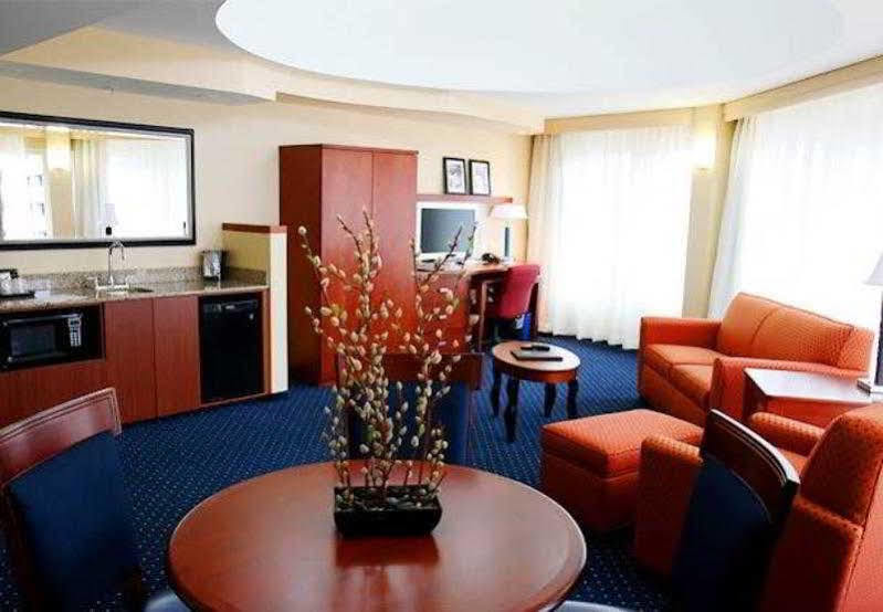 Courtyard By Marriott Downtown 3*