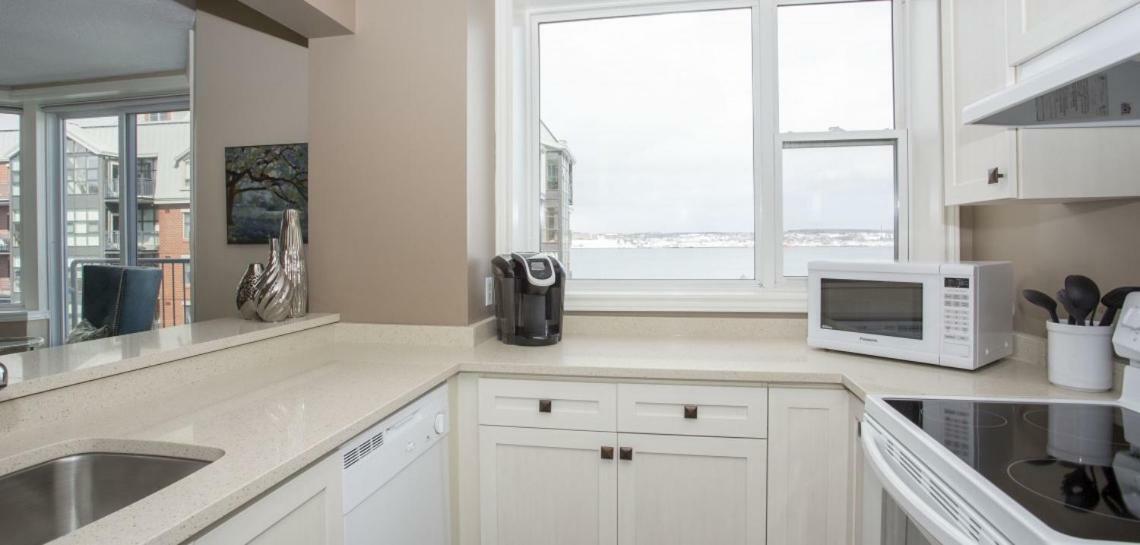 Waterfront Place Apartment *