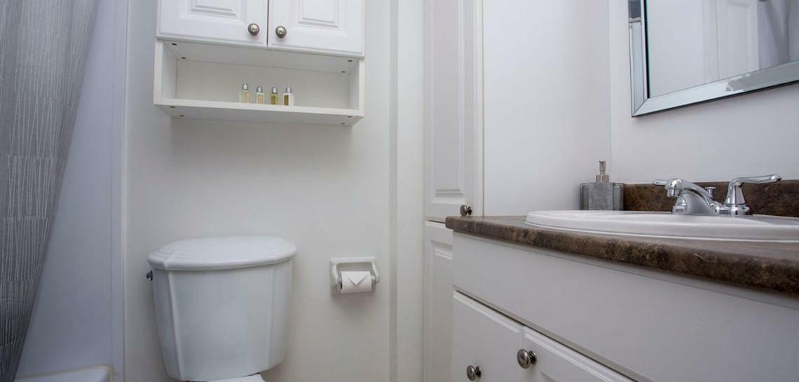 Waterfront Place Apartment *