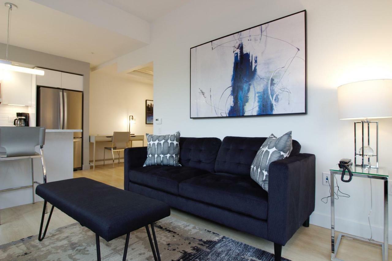 Moore Suites - The Alexander Apartment