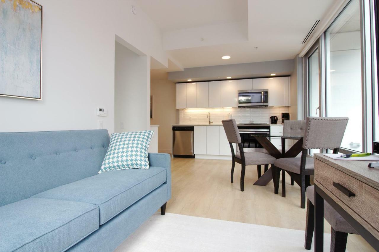 Moore Suites - The Alexander Apartment