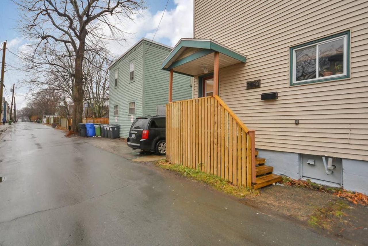 Belle Aire - Upper - Luxurious Getaway - Centrally Located Halifax